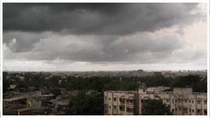 Hyderabad: వర్షాకాలం వచ్చిందంటే హైదరాబాదీలకు దడే..!