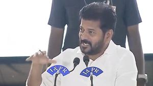హైదరాబాద్ తో సమానంగా వరంగల్ అభివృద్ధి.. కీలక ప్రకటన చేసిన సీఎం రేవంత్ రెడ్డి!!