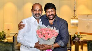 చిరంజీవిని కలిసిన బండి సంజయ్: అభిమానినంటూ అప్యాయంగా.!