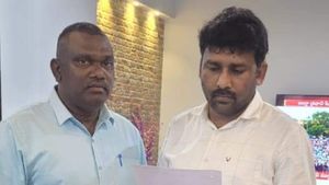 `రెడ్ బుక్` వేట మొదలు:  వైసీపీ సీనియర్ నేతకు నోటీసులు