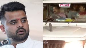 sex scandal: మాజీ ఎంపీ మాటలు విని షాక్ అయిన సిట్ అధికారులు 