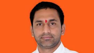 సెక్స్ స్కాండల్ కేసులో ట్విస్ట్, మాజీ ఎంపీకి జైల్, మాజీ ఎమ్మెల్యేకి బెయిల్ 