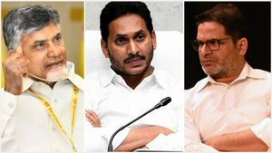 జగన్ ను ఓడించింది ప్రశాంత్ కిషోరే - చంద్రబాబు చేతికి బ్రహ్మాస్తం..!!