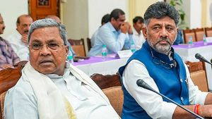 నిన్న ఆంధ్రా, నేడు పక్క రాష్ట్రాంలో కాంగ్రెస్ కు సెగ, సీఎం కుర్చి మారిపోతుందని టాక్? 