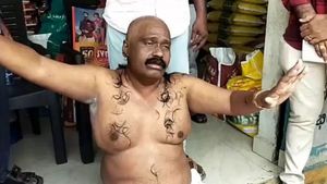  విజయవాడలో సంచలనం..వైసీపీ నేత శిరోముండ‌నం