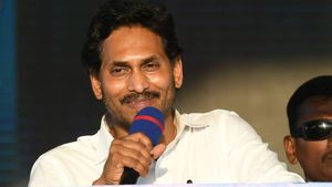 ఆ నాలుగు జిల్లాలపై జగన్ గురి - ప్రక్షాళన, కీలక మార్పులు..!!