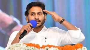అక్కడి నుంచే పార్టీ బలోపేతం: కార్యకర్తలకే టాప్ ప్రయారిటీ: జగన్ నిర్ణయం