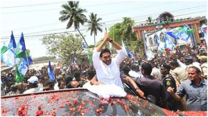 జనంలోకి జగన్, యాత్రకు సిద్దం - ముహూర్తం ఫిక్స్..!!