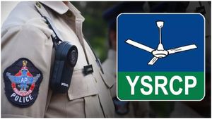 వైసీపీతో అంటకాగిన పోలీసు అధికారుల పై వేటు..!!