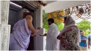 రేవంత్ మార్క్: అమ్మోరి దయ- తినబోతూ రుచులెందుకు..?