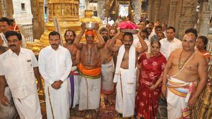 తిరుమలలో శ్రీవారి ఆలయంలో శాస్త్రోక్తంగా కోయిల్‌  ఆళ్వార్‌ తిరుమంజనం 