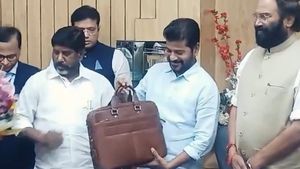 రేవంత్‌- బాబు- ఓ బ్యాగు: బ్యాక్‌గ్రౌండ్ మ్యూజిక్ ఏదైతే ఉందో..
