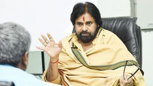 పవన్ కల్యాణ్ వార్నింగ్, ఎర్రచందనం స్మగర్లకు, అధికారులకు తడిచిపోయింది, లెక్కలు  