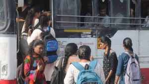 మహిళలకు ఫ్రీ బస్సు ప్రారంభ ముహూర్తం ఫిక్స్ - కండీషన్స్ అప్లై..!!