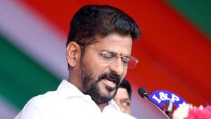 CM Revanth Reddy: గీత కార్మికులకు సేఫ్టీ మోకులు పంపిణీ చేసిన సీఎం రేవంత్.. 