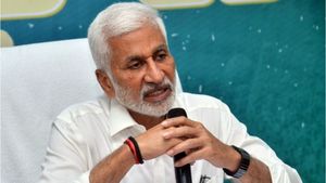 వైసీపీ ఎంపీ విజయసాయి రెడ్డికి డీఎన్ఏ పరీక్షలు చెయ్యాలి, నా భార్యను మోసం చేసి ? 