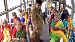 ఏపీలో మహిళలకు ఉచిత బస్సు అమలు ముహూర్తం ఖరారు..!!