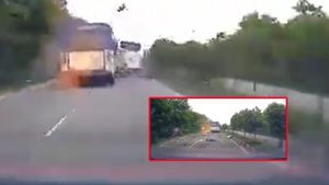 Viral Video: బస్సు పైకి దూసుకెళ్లిన ఇన్నోవా.. వైరల్ అయిన వీడియో..