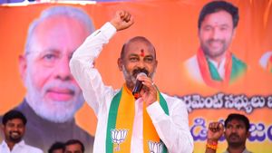 26 మంది ఎమ్మెల్యేలు టచ్‌లో ఉన్నారు కానీ, అదే సమస్య: బండి సంజయ్ సంచలనం