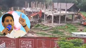వైసీపీ కార్యాలయాల కూల్చివేతలపై హైకోర్టు కీలక ఆదేశాలు..!!