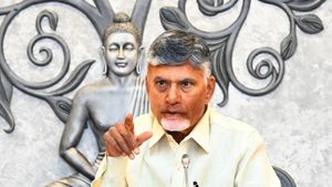  సీఎం చంద్రబాబుతో  టీడీపీ ఎమ్మెల్యే  'పేకాట' ముచ్చట్లు 