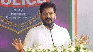 సినిమా టికెట్ల రేట్ల పెంపుపై కండిషన్లు పెట్టిన రేవంత్: నిర్మాతలకు తేల్చి చెప్పిన సీఎం