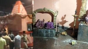 హైదరాబాద్ పాతబస్తీలో అమ్మవారి ఆలయం ధ్వంసం