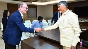 వరల్డ్ క్లాస్ నగరంగా అమరావతి..  చంద్రబాబు దూకుడు!!