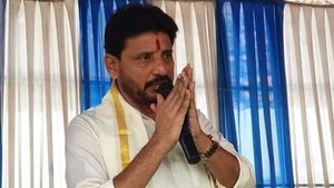 దువ్వాడ ఫ్యామిలీ డ్రామాలో రాత్రికి రాత్రే మారిన సీన్.. ఆ ఇంట్లో కీలక పరిణామాలు!