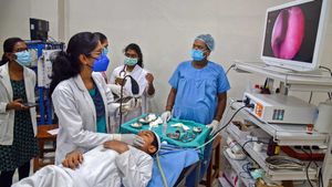  విషజ్వరాల దండయాత్ర - ఈ లక్షణాలతో బీ అలర్ట్..!!