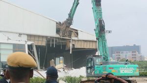 సెలబ్రిటీల నిర్మాణాలపై గురి, నోటీసులు - దబిడి దిబిడే..!!