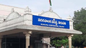 సీఐడీ చేతికి మరో స్కామ్, వైసీపీతో లింక్ లు, ప్రభుత్వ ఉద్యోగులకు తడిచిపోయింది 