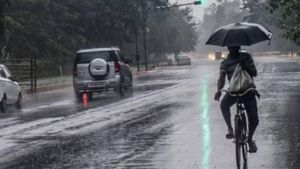 Weather Update: హైదరాబాద్ లోని పలు ప్రాంతాల్లో భారీ వర్షం..