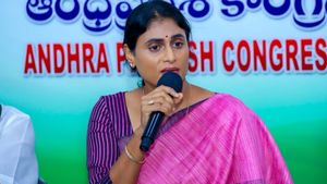 రక్త సంబంధం లేకపోయినా - షర్మిల ట్వీట్ వైరల్..!!