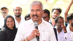 పెద్దిరెడ్డి అడ్డాలో మరోసారి టెన్షన్, మీరు నీతి, నిజాయితీగా గెలిచారా, చెప్పండి?  