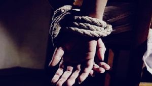 బాయ్ ఫ్రెండ్ తో కలిసి కొడుకును కిడ్నాప్ చేసిన కన్నింగ్ లేడీ, భర్త దెబ్బకు షాక్ 