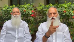 జేసీ సీరియస్ వార్నింగ్: సొంత పార్టీకే