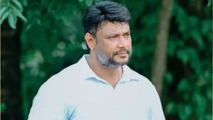 దర్శన్ కొంపముంచిన వైరల్ ఫొటో..షిఫ్ట్ ?!