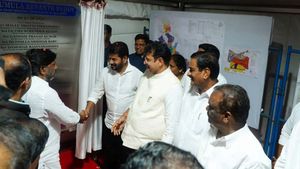 4వ సిటీ మాతోనే: చంద్రబాబు, వైఎస్‌లను గుర్తు చేసిన రేవంత్, శ్రీధర్ బాబుకు ప్రశంస