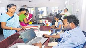 సచివాలయ ఉద్యోగుల ప్రక్షాళన - తాజా ఉత్తర్వులతో..!!