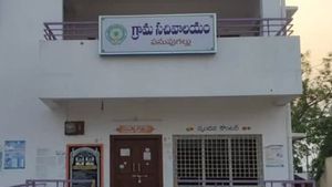 సచివాలయాల ఉద్యోగుల బదిలీల్లో కొత్త ట్విస్ట్ - వాట్ నెక్స్ట్..!!