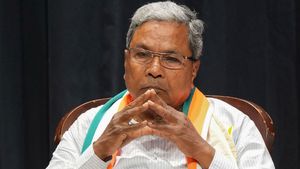 మలుపు తిరిగిన స్కాం: కోర్టుకెక్కిన సీఎం