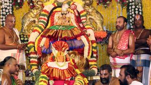 భ‌క్తుల‌కు గుడ్‌న్యూస్‌.. ఈ నెల 16 వ‌ర‌ల‌క్ష్మి వ్ర‌తం సంద‌ర్భంగా కానుక‌లు, టిక్కెట్లు..
