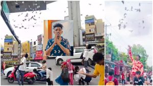 Alert: నడిరోడ్డుపై కరెన్సీ నోట్లు విసిరేసిన యూట్యూబర్ అరెస్ట్ (వీడియో)