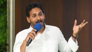 పార్టీ వీడుతామన్న ఎంపీలకు తేల్చి చెప్పిన జగన్..!!