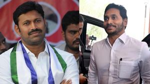 వైఎస్ జగన్, భారతి రెడ్డిపై సంచలన వ్యాఖ్యలు, చిత్రహింసలు పెట్టారు, న్యాయం చెయ్యండి 