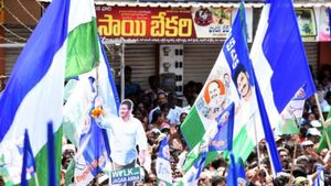 తహసిల్దార్ ఫోర్జరీ సంతకంతో టాయిలెట్ భూమి కబ్జా, వైసీపీ లీడర్ కు జైలు శిక్ష 