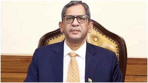 మాజీ సీజేఐ ఎన్వీ రమణ విరాళం - కీలక సూచన..!!
