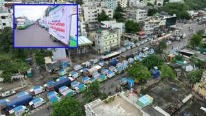  తెరపై మళ్లీ రేషన్ వాహనాలు: సంక్షోభం వేళ..