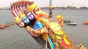 Khairathabad: ఖైరతాబాద్ మహా గణపతి నిమజ్జనం పూర్తి..